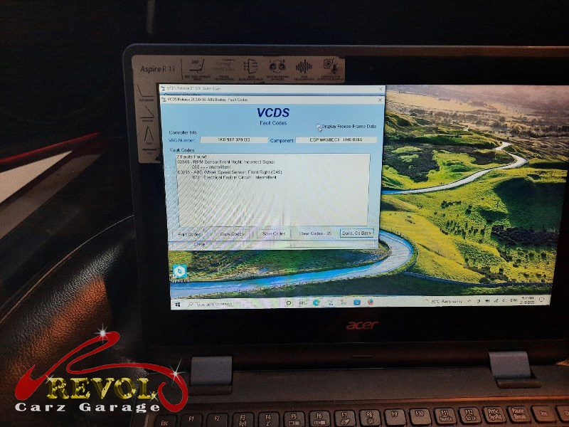 Diagnostic scan on the Volkswagen Beetle pointing to the failed wheel speed sensor.