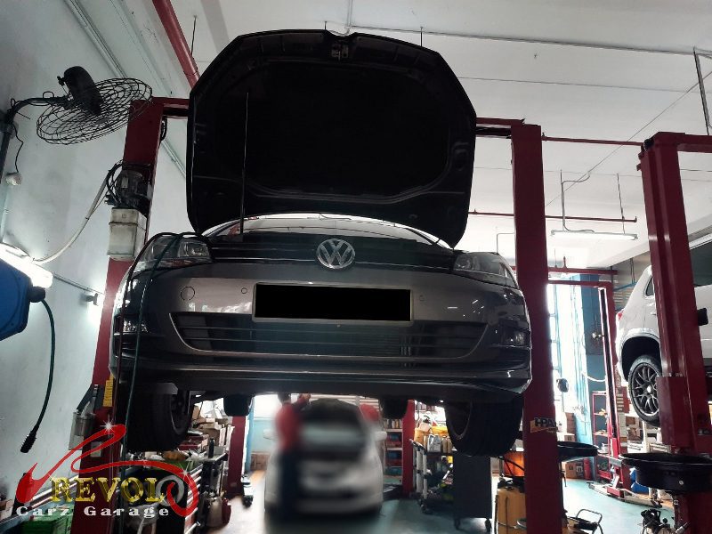 The aircon system checked on the Volkswagen Golf, the compressor not building pressure.
