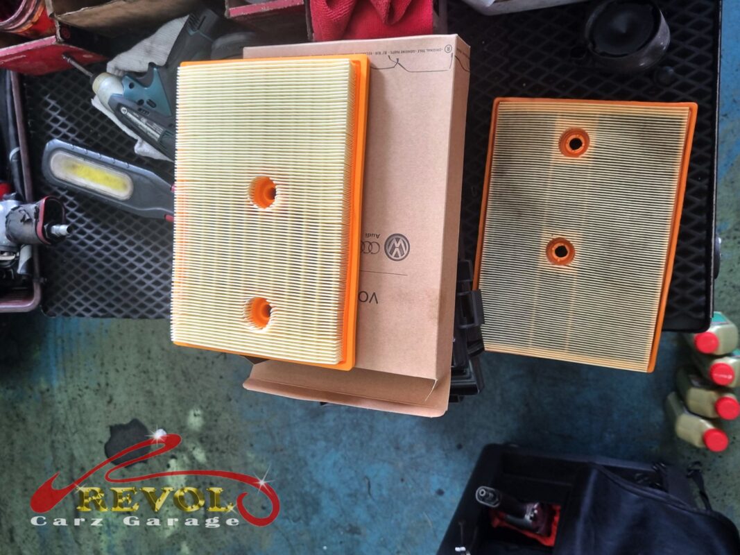 The old engine air filter (right) beside the new VAG-spec replacement (left).