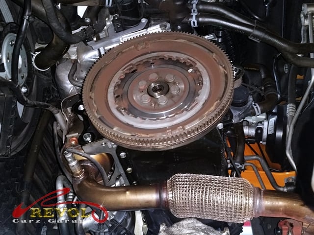The gearbox inspected with the diagnostic equipment, the overhaul confirmed.