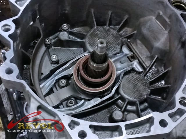 The extensive wear and tear of the components, the double clutch assembly to be replaced.