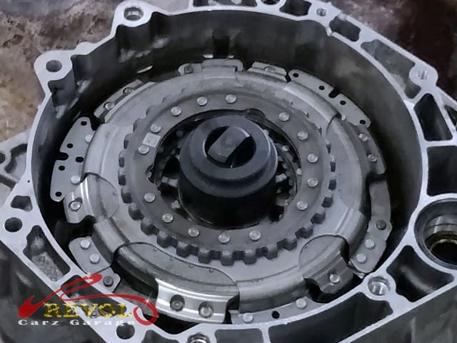 New genuine VW-spec sprockets, double clutch assembly and seals ready to fit.