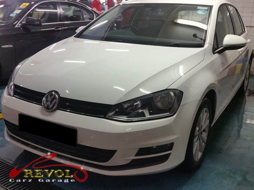 The faulty J519 module removed, the new genuine VW-spec module ready to fit.