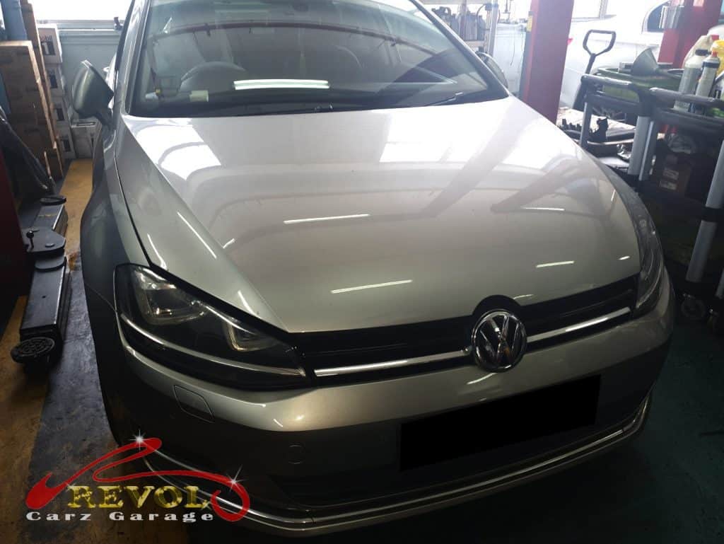 Volkswagen Golf at the workshop, in with the aircon not cooling.