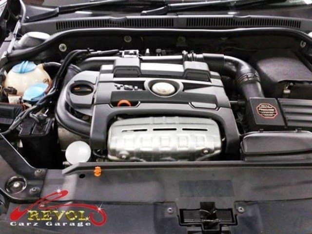 The engine timing chain exposed during the strip-down.