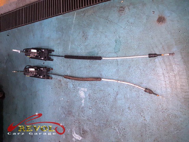 The gear selector cable found snapped, the broken cause of the gear failure.