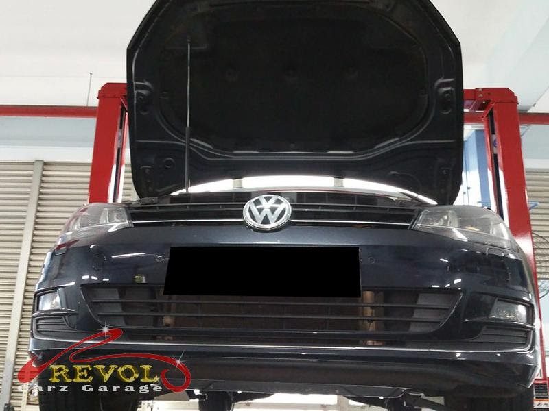 The cooling system checked on the Volkswagen Golf, finding the failing water pump.