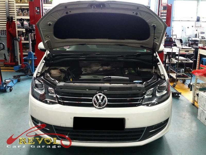 The engine oil drained on the Volkswagen during the service.