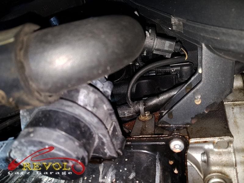 The new oil filter and air filter ready to fit.