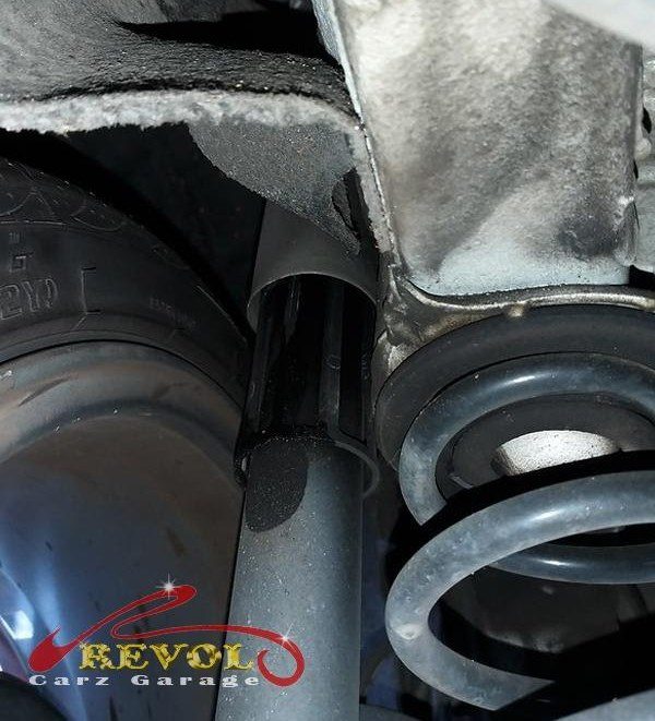 The rear suspension checked on the lift, finding the worn shock absorbers.