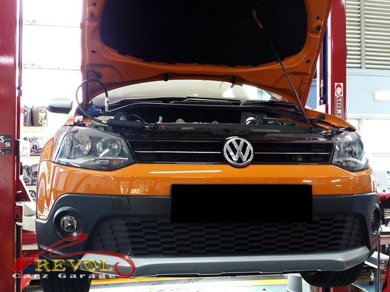 The headlight checked on the Volkswagen Golf, finding the blown bulb and corroded connector.