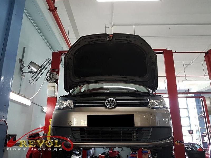 The gear engagement checked on the Volkswagen Touran, the fault traced to the lever, not the gearbox.
