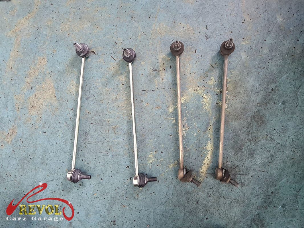 The worn anti-roll bar drop links with loose ball joints.