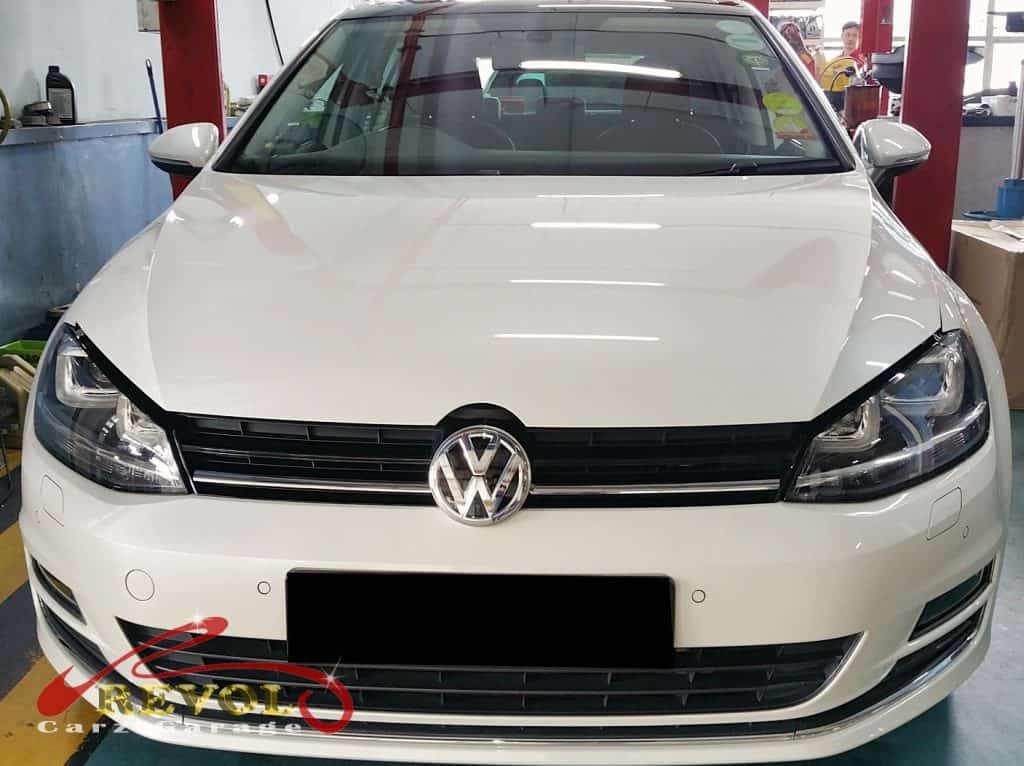 Volkswagen Golf at the workshop for an oil change service.