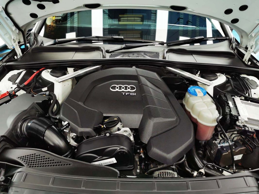 Detail of the Audi A4's bodywork sealed with ZeTough Ceramic.