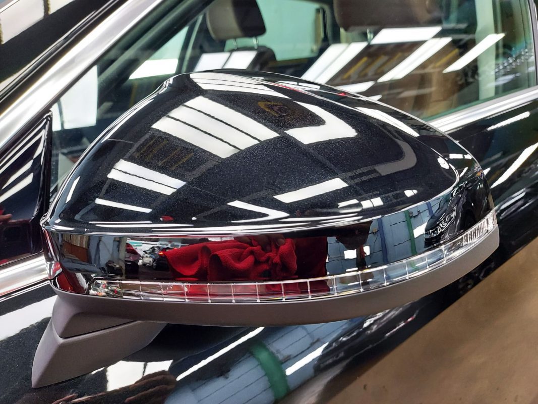 Side panel of the Audi A4 with the titanium finish locked in.