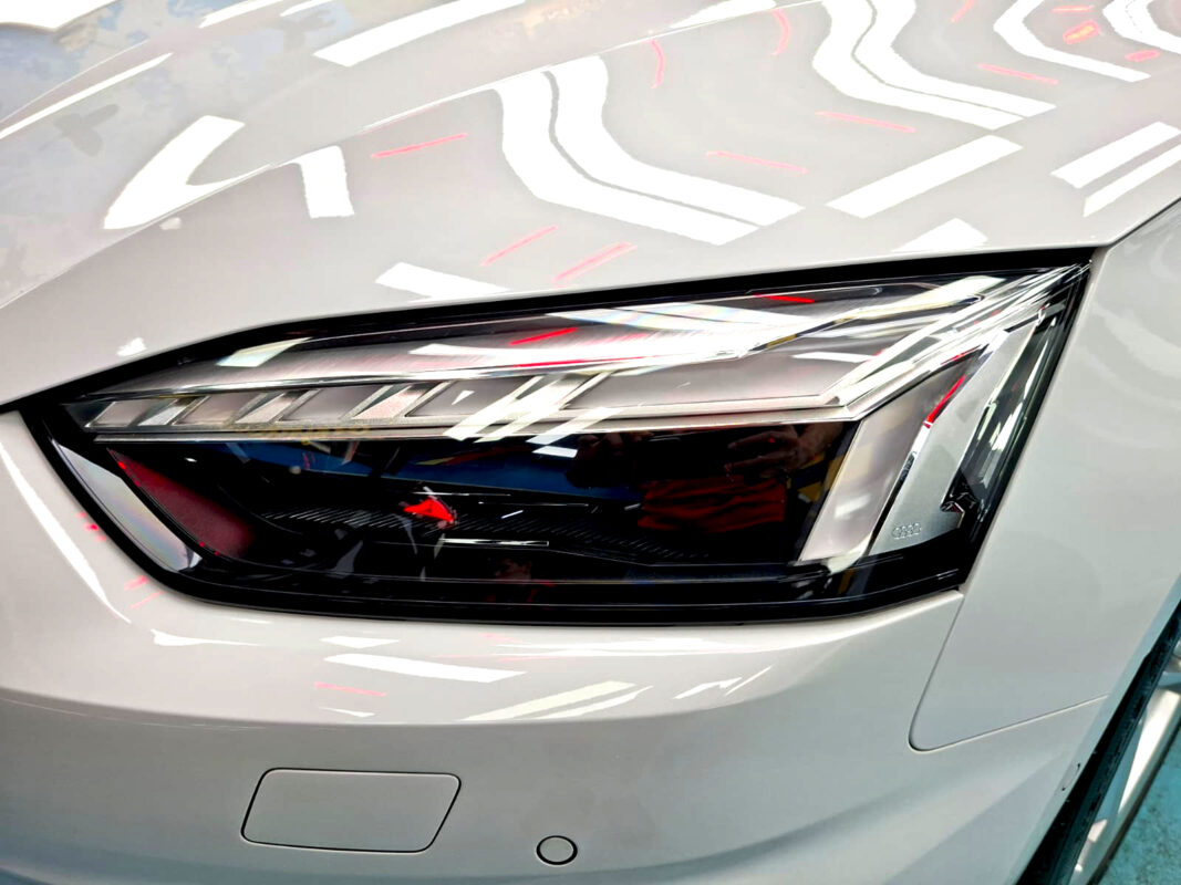 Glossy bodywork of the Audi A5 after coating.