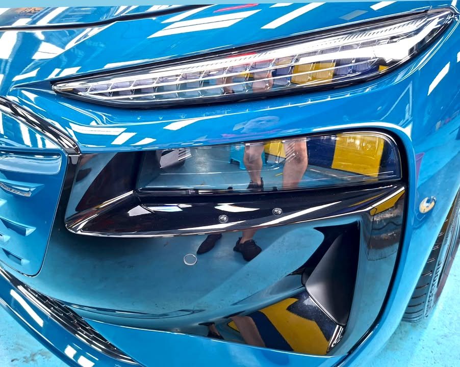 Close-up of the A6 headlamp and front intake.