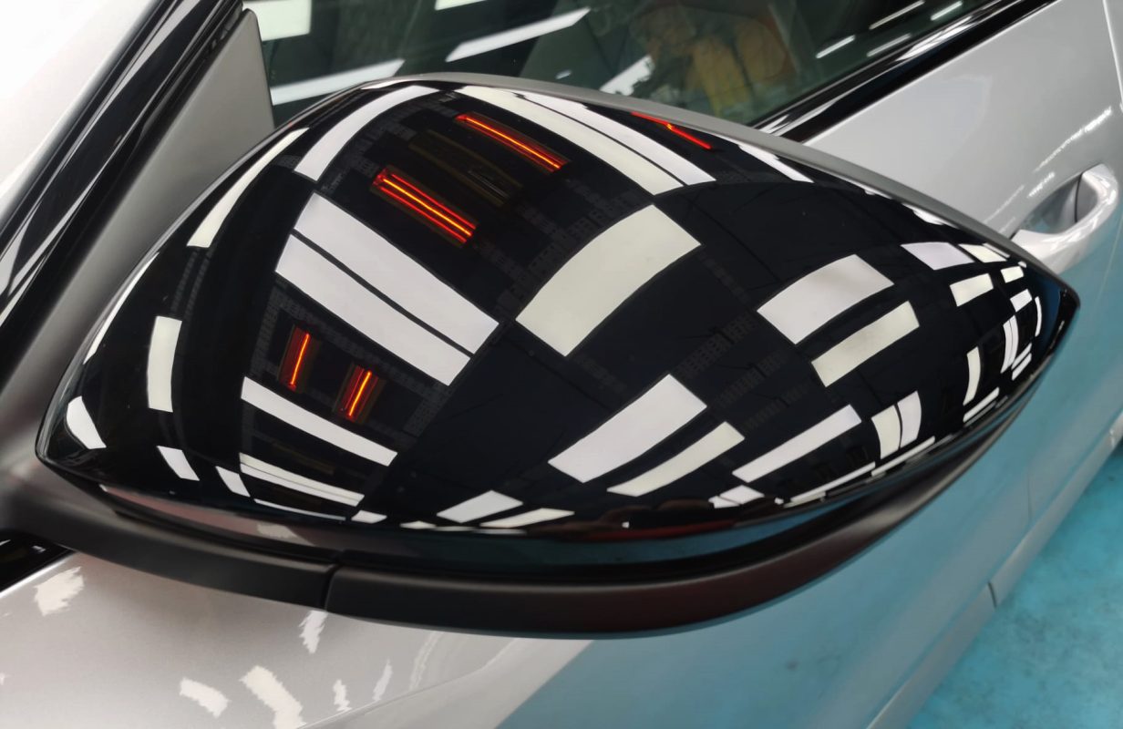 Side panel of the Audi e-tron with the ceramic finish locked in.