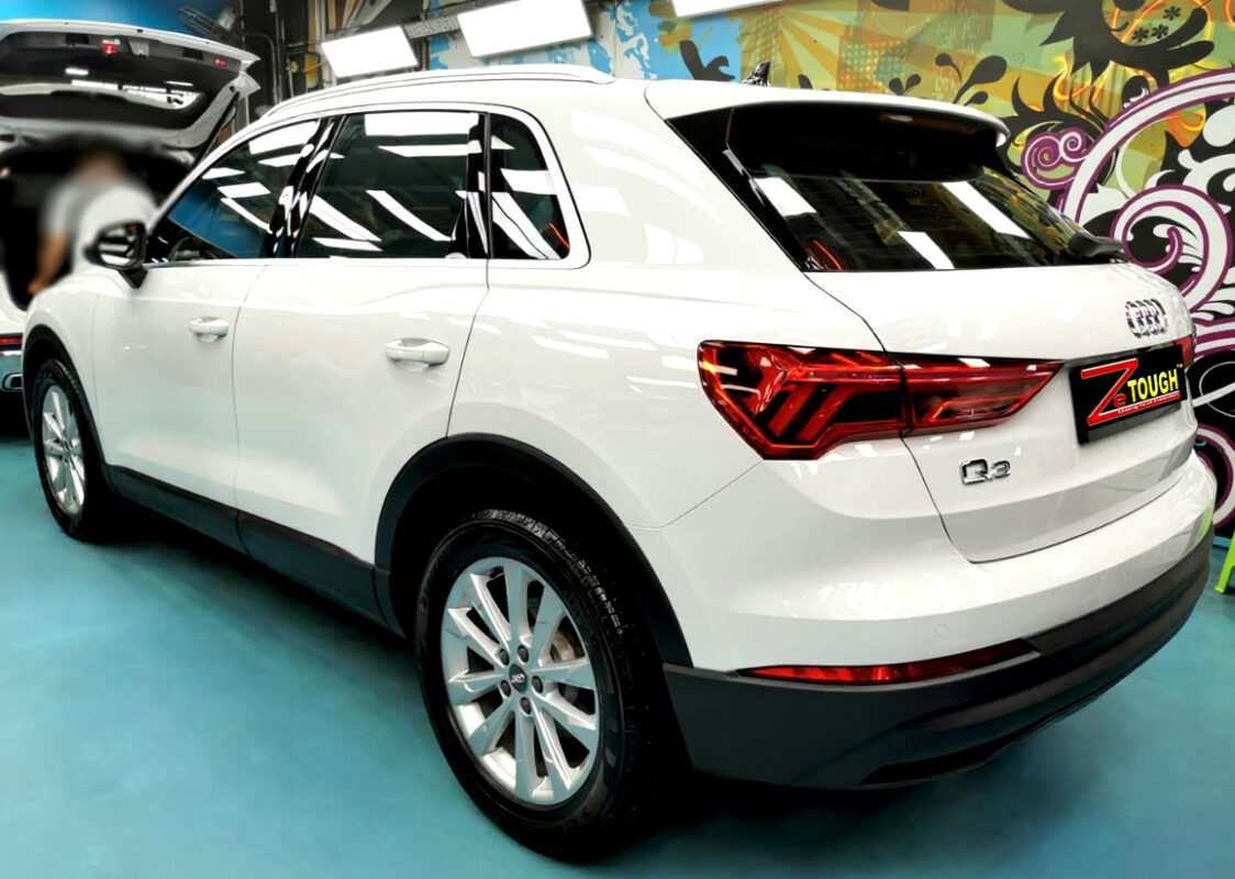 The coated paintwork of the Audi Q3, clean and sharp.