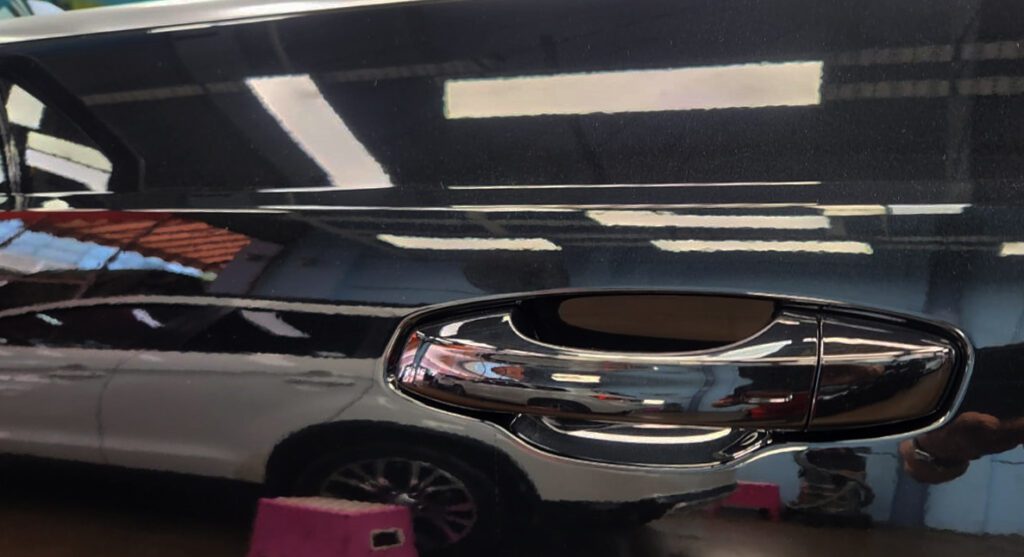 Front three-quarter view of the Audi Q3 after coating.