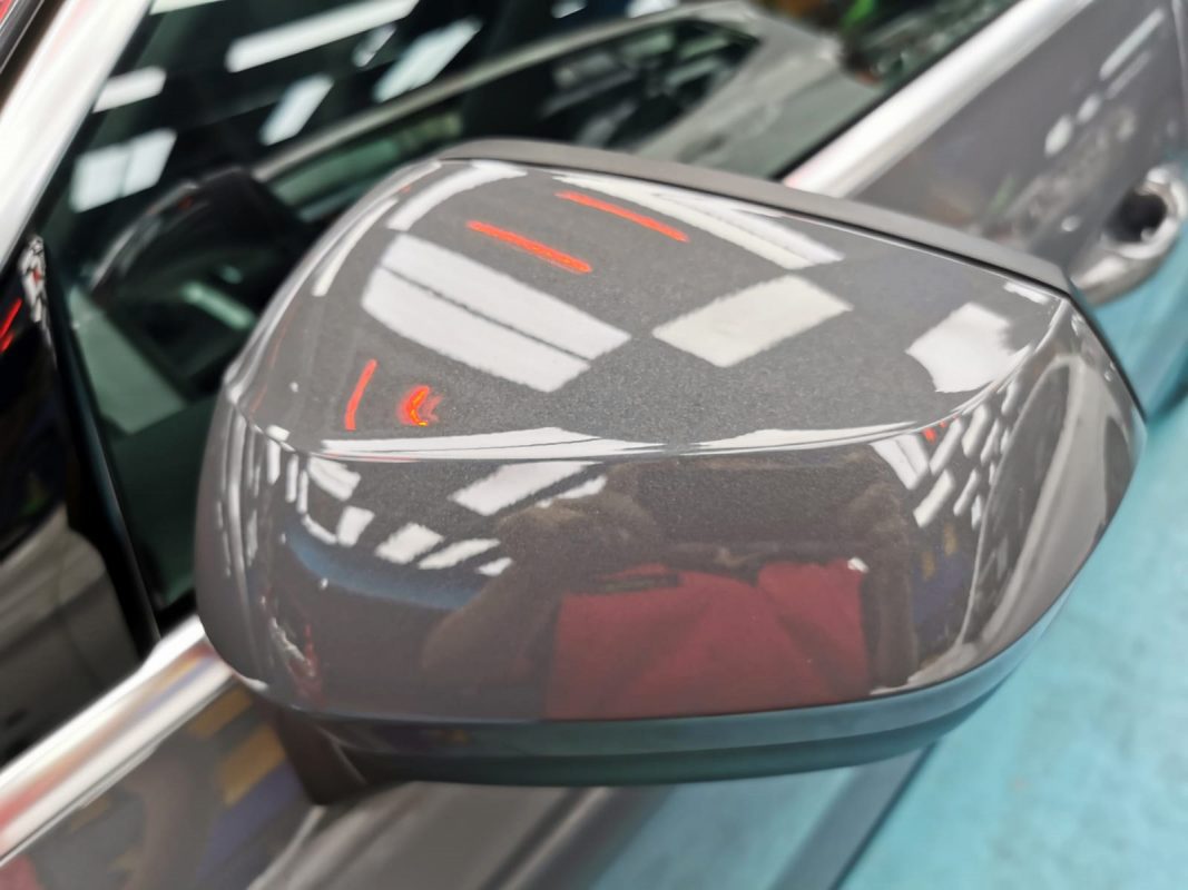 Side panel of the Audi Q3 Sportback with the titanium finish locked in.