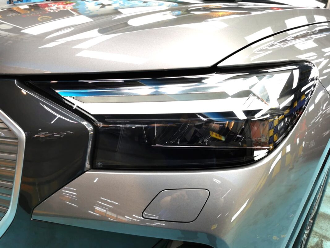 Glossy bodywork of the Audi Q4 after coating.