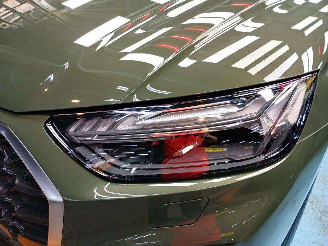 The Q5's coated paintwork showing clean reflections.