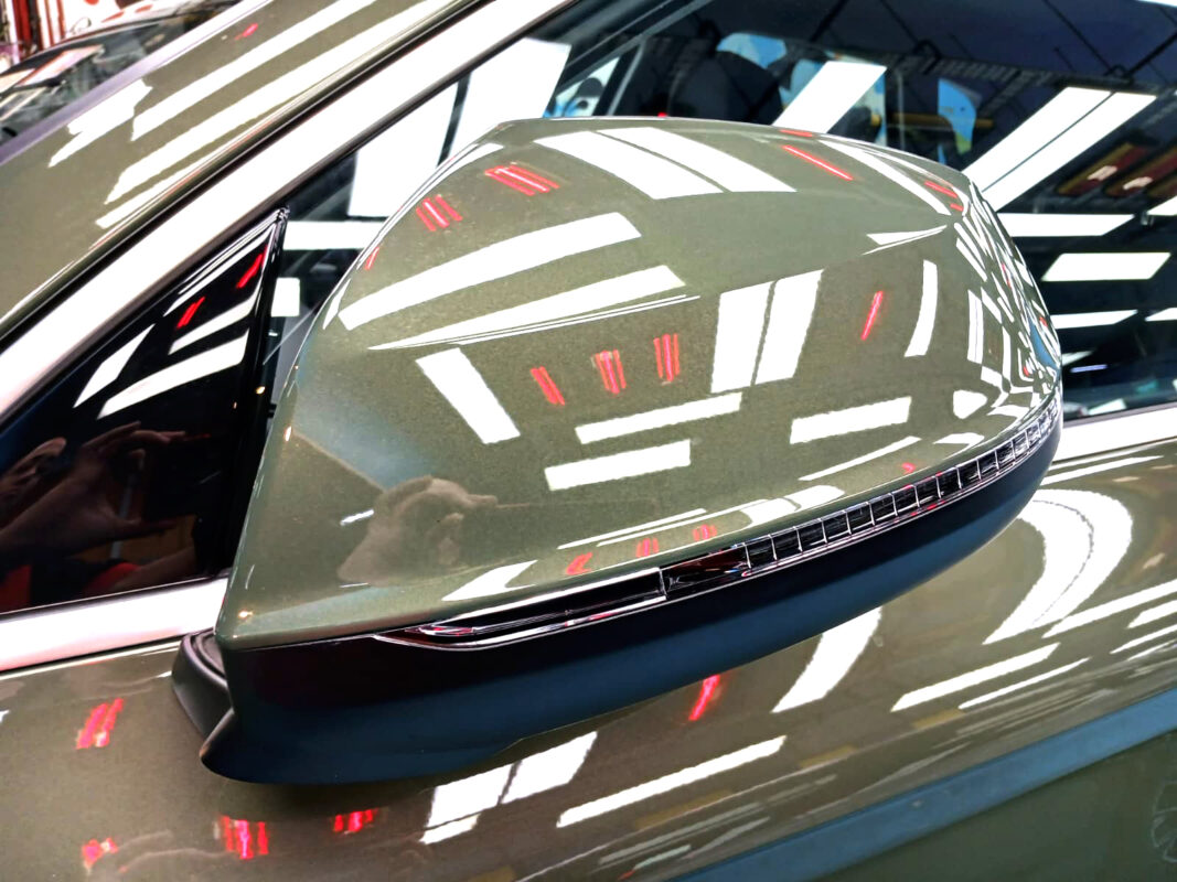 Side panel of the Audi Q5 with the titanium finish locked in.