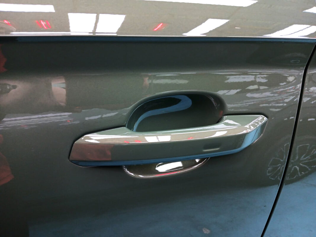 Front three-quarter view of the Audi Q5 after coating.
