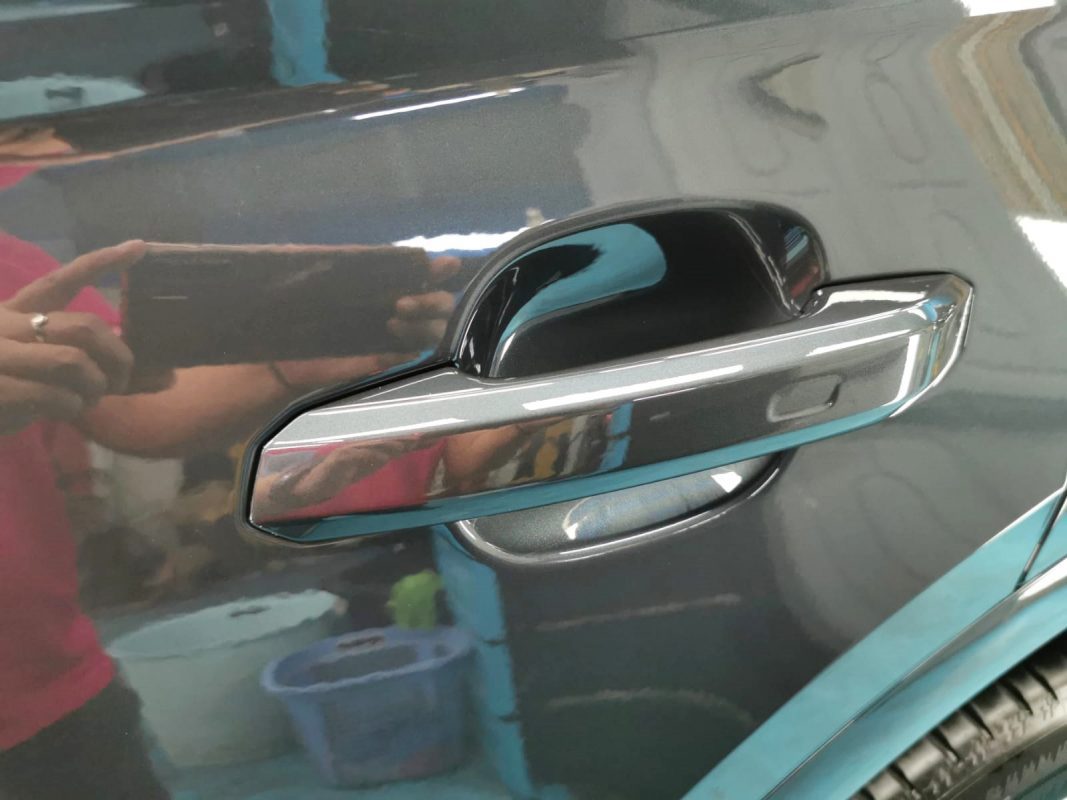 Front three-quarter view of the Audi Q5 after coating.