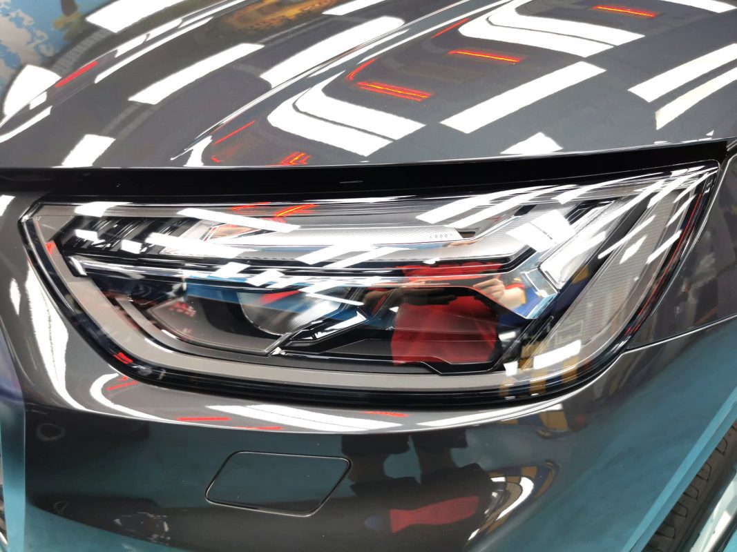 The Q5's coated paintwork showing clean reflections.