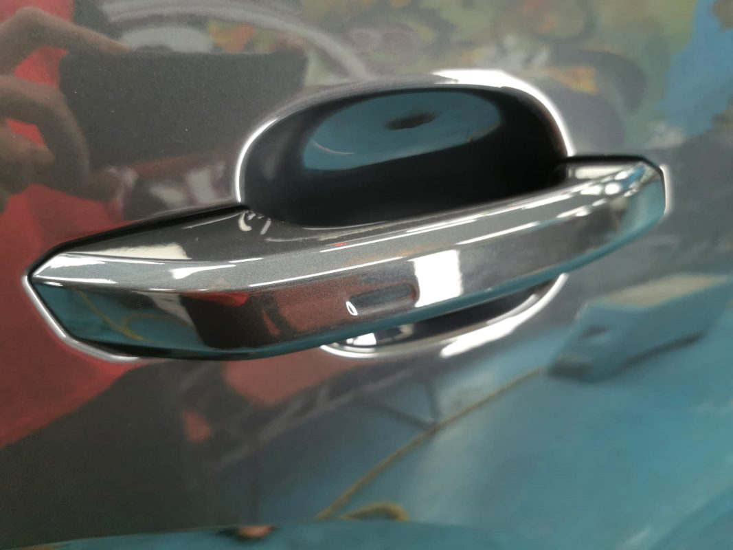 Side panel of the Q5 with the ceramic finish locked in.