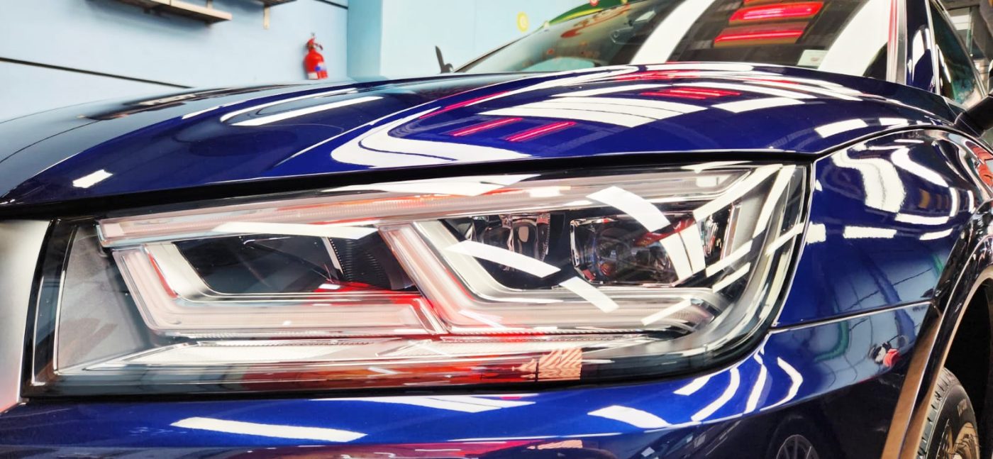 The Q5's coated paintwork showing clean reflections.