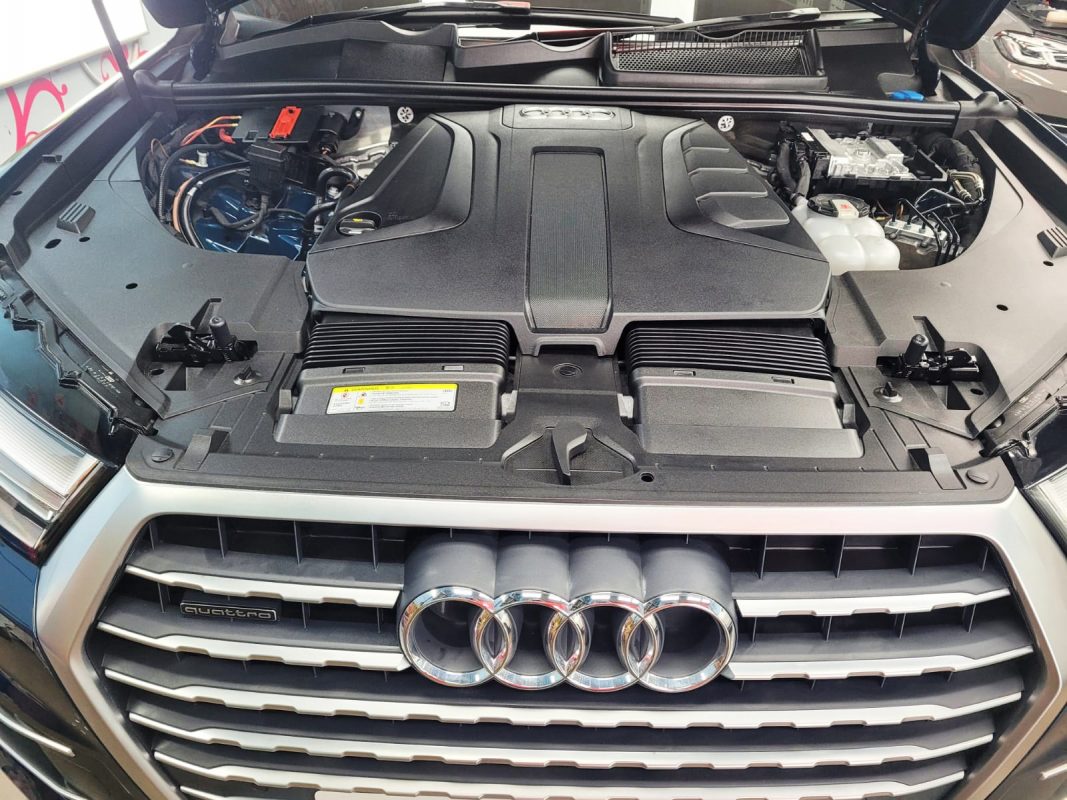 Detail of the Audi Q7's bodywork sealed with ZeTough Ceramic.