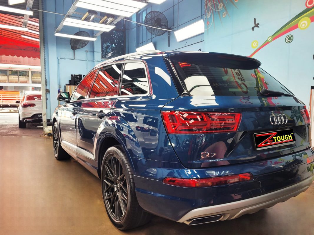Rear quarter of the Audi Q7, glossy and protected.