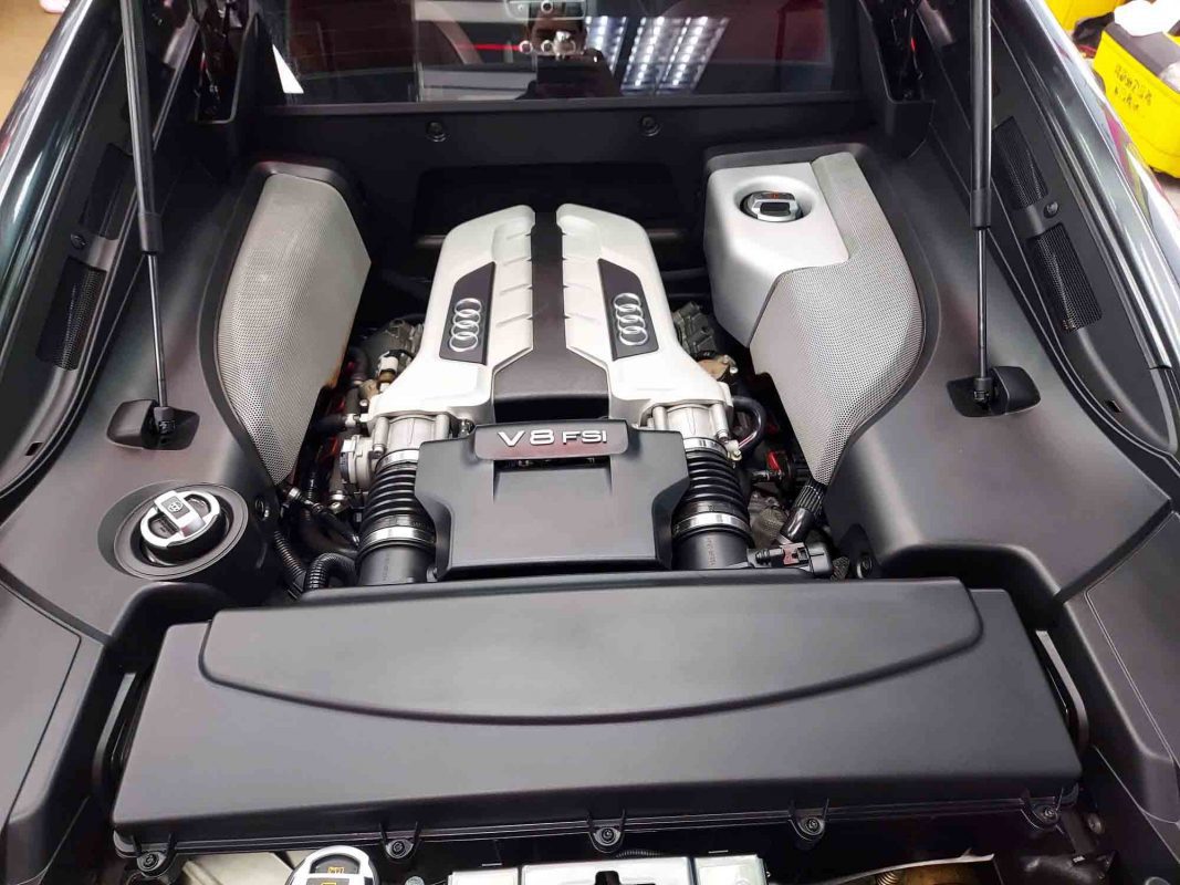 Detail of the Audi R8's bodywork sealed with ZeTough Ceramic.