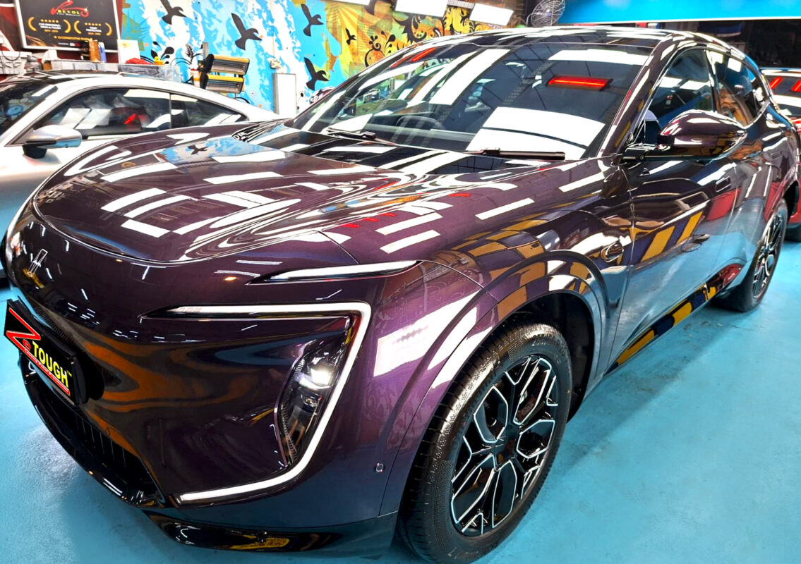 Avatr 07 Max, glossy after its ZeTough Titanium coating.