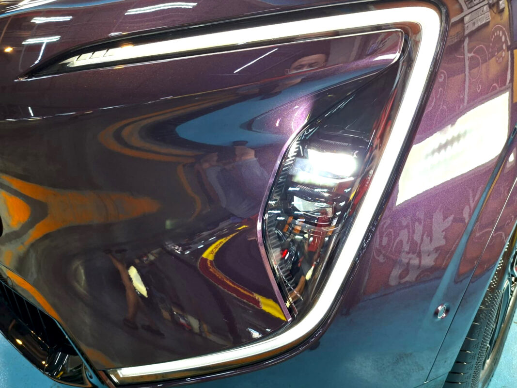 Glossy bodywork of the Avatr 07 Max after coating.