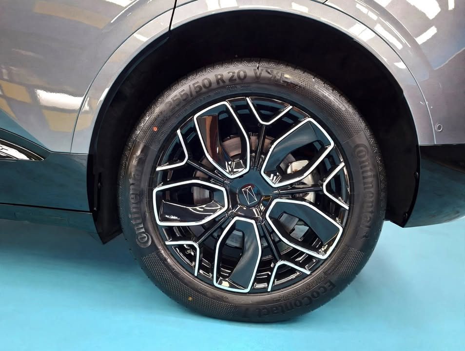 Black and silver multi-spoke alloy wheel under the grey wheel arch.
