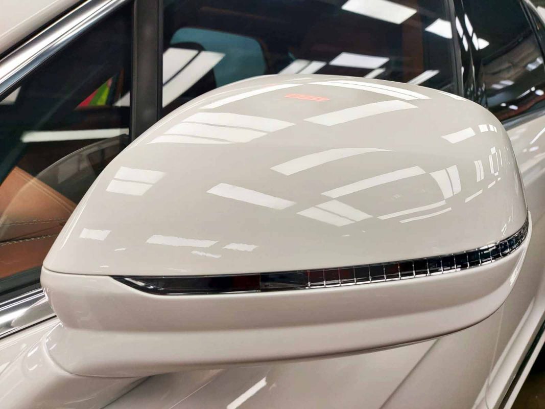 Side panel of the Bentley Bentayga V8 with the ceramic finish locked in.