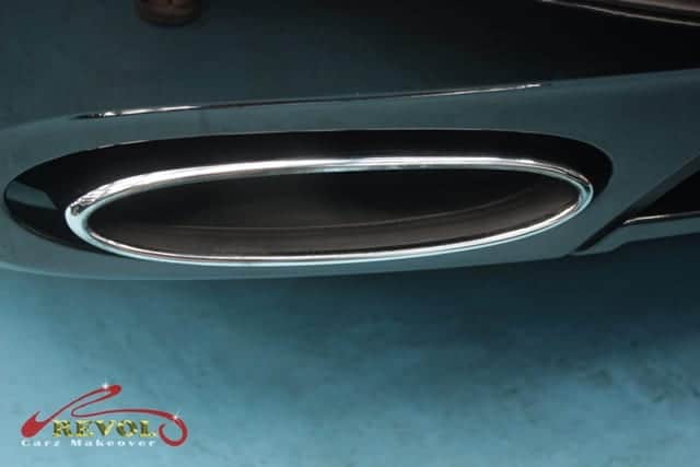 Close detail of the Flying Spur's paint surface after the coating.