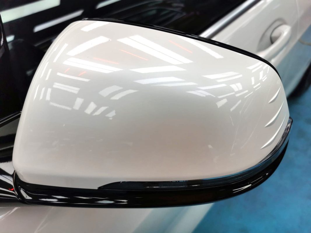Side panel of the BMW 116i with the titanium finish locked in.
