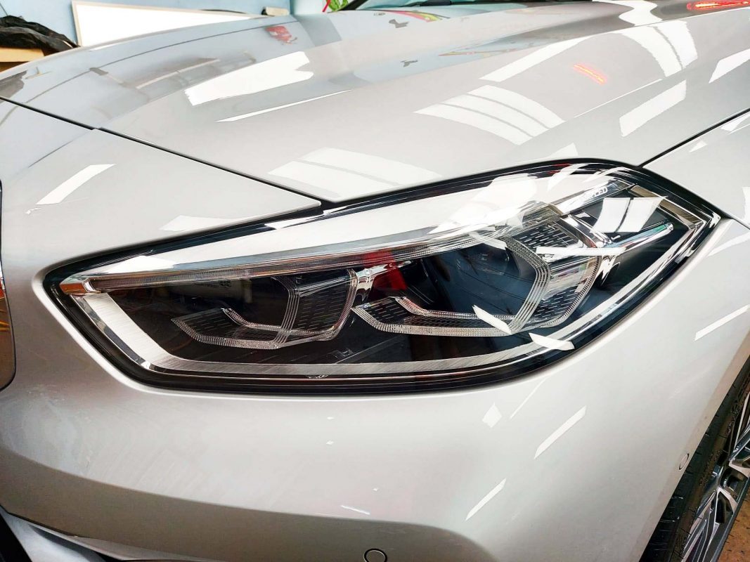 The 118's coated paintwork showing clean reflections.