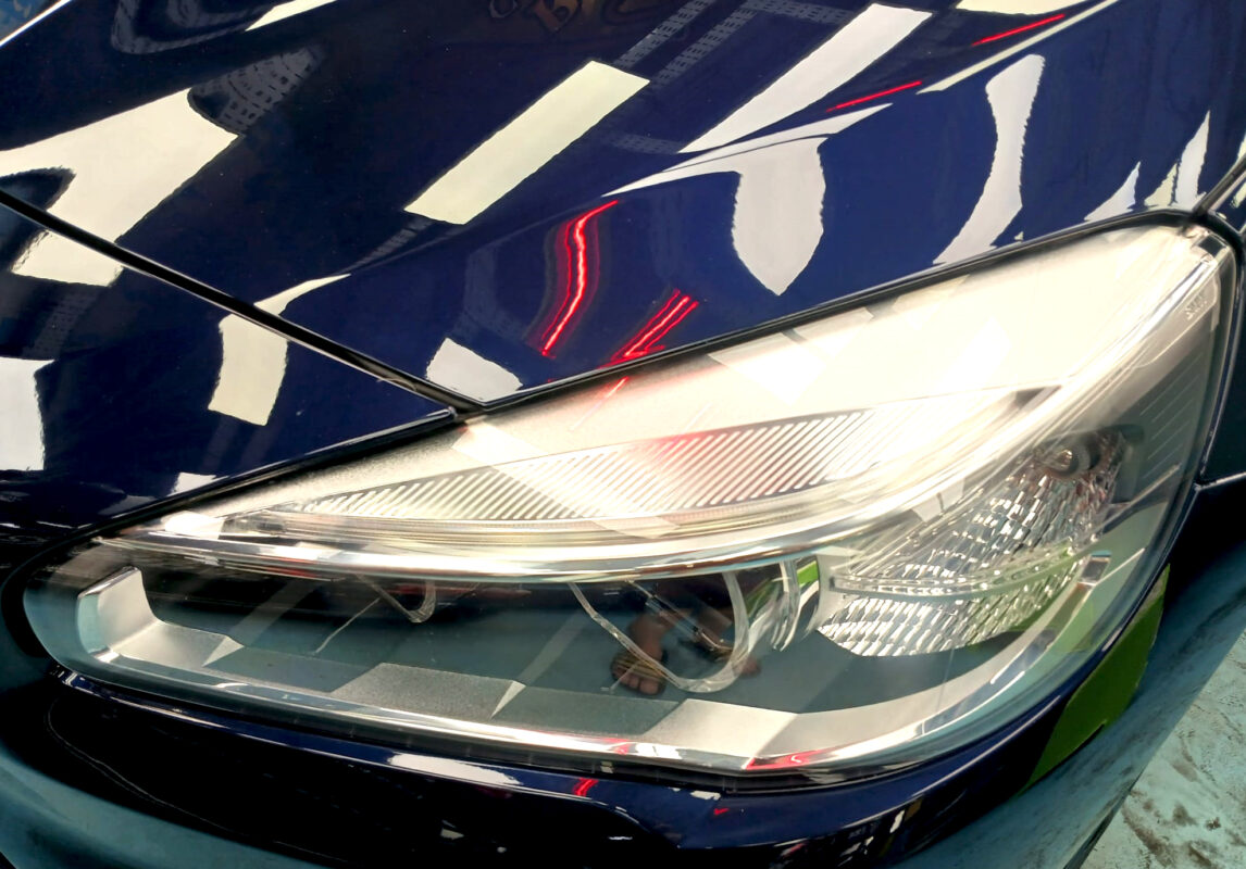 The 2 Series' coated paintwork showing clean reflections.