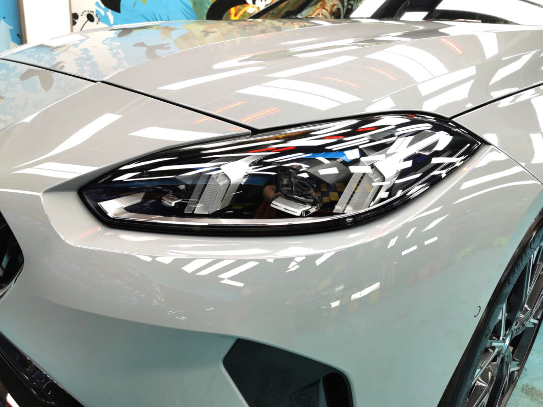 Glossy bodywork of the BMW 2 Series after coating.