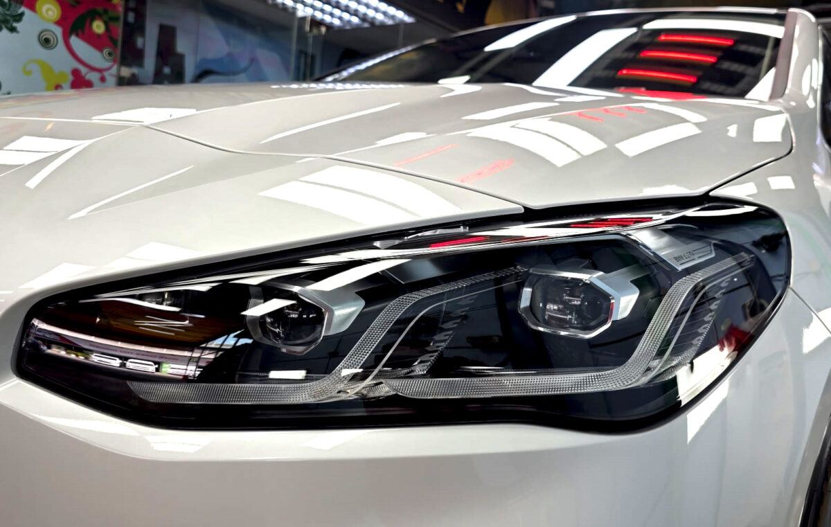 Glossy bodywork of the BMW 2 Series after coating.