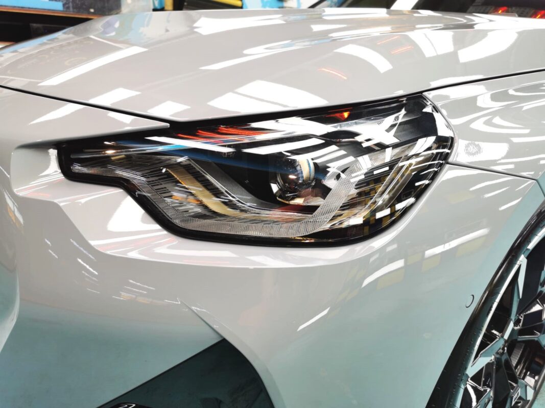 Glossy bodywork of the BMW 2 Series after coating.