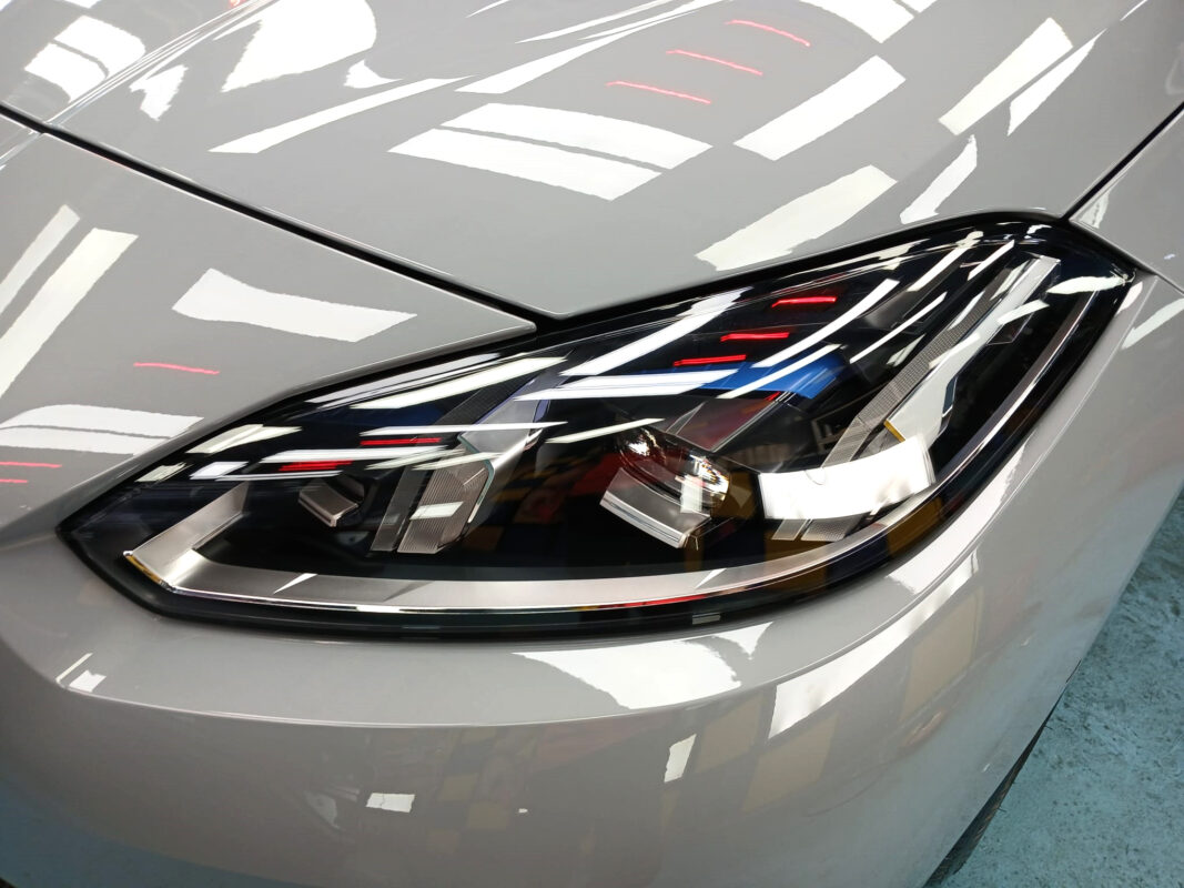 The 2 Series' coated paintwork showing clean reflections.