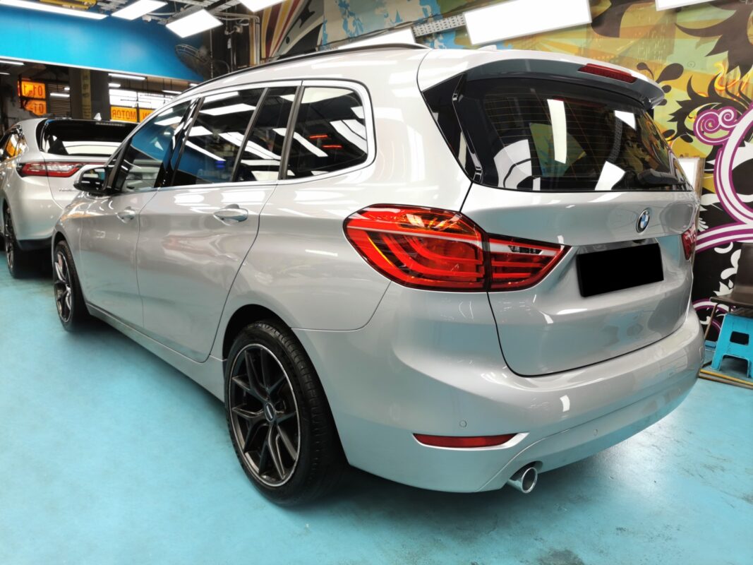 After: the same BMW 2 Series, resprayed to a clean gloss finish.